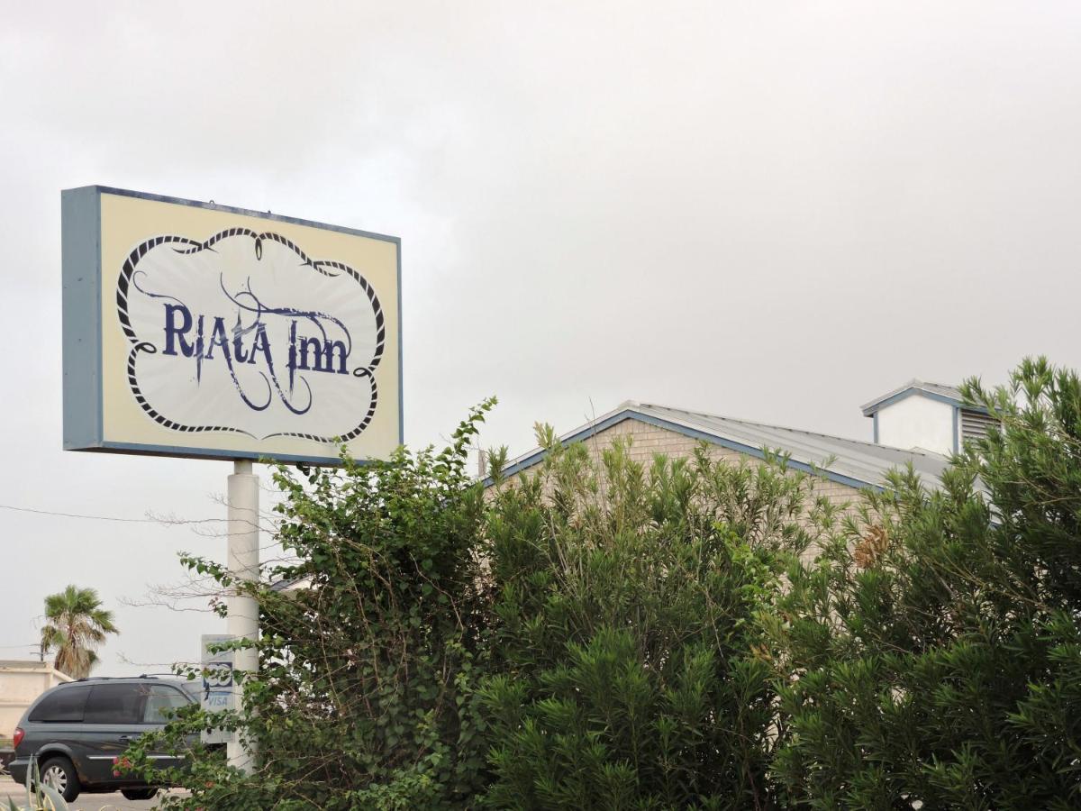 Riata Inn - Crystal City Zewnętrze zdjęcie